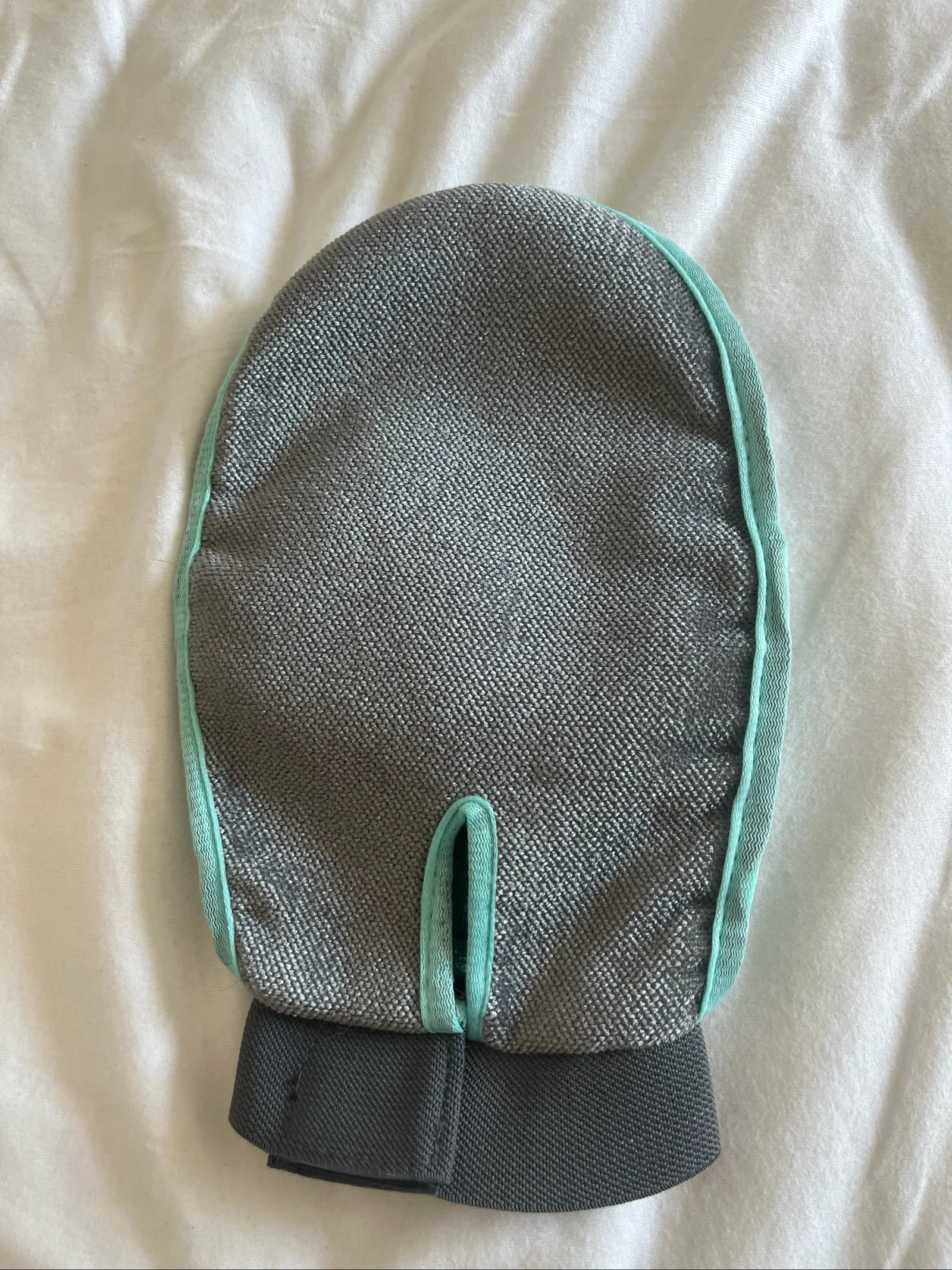 Luva de tosquia de duas faces para animais, universal mão direita ou esquerda - Feu Vert (8,99€) - Composição: Poliéster, algodão, borracha/borracha. - O + produto: Utilizável na água ou a seco - Dimensões: 25 x 16 x 2 cm – photo 3